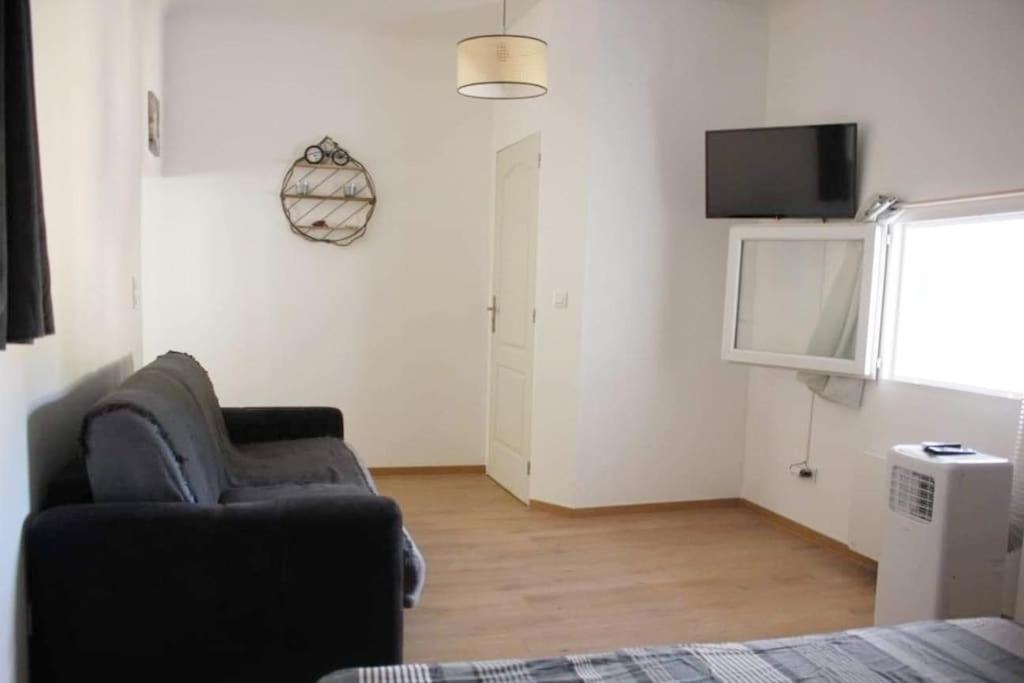 Au Coeur De Saint Chamas Apartment Luaran gambar