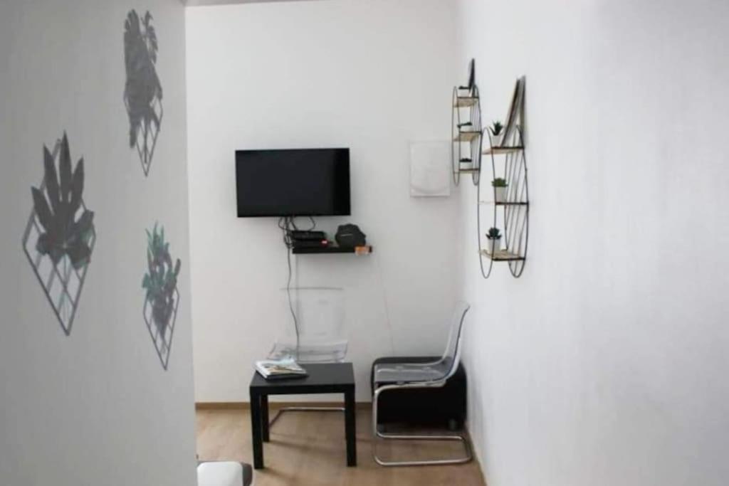 Au Coeur De Saint Chamas Apartment Luaran gambar