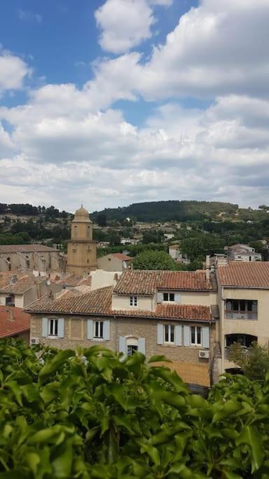 Au Coeur De Saint Chamas Apartment Luaran gambar