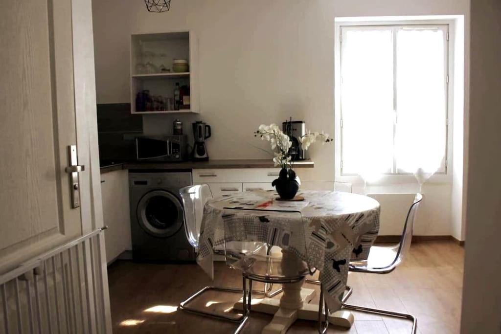 Au Coeur De Saint Chamas Apartment Luaran gambar