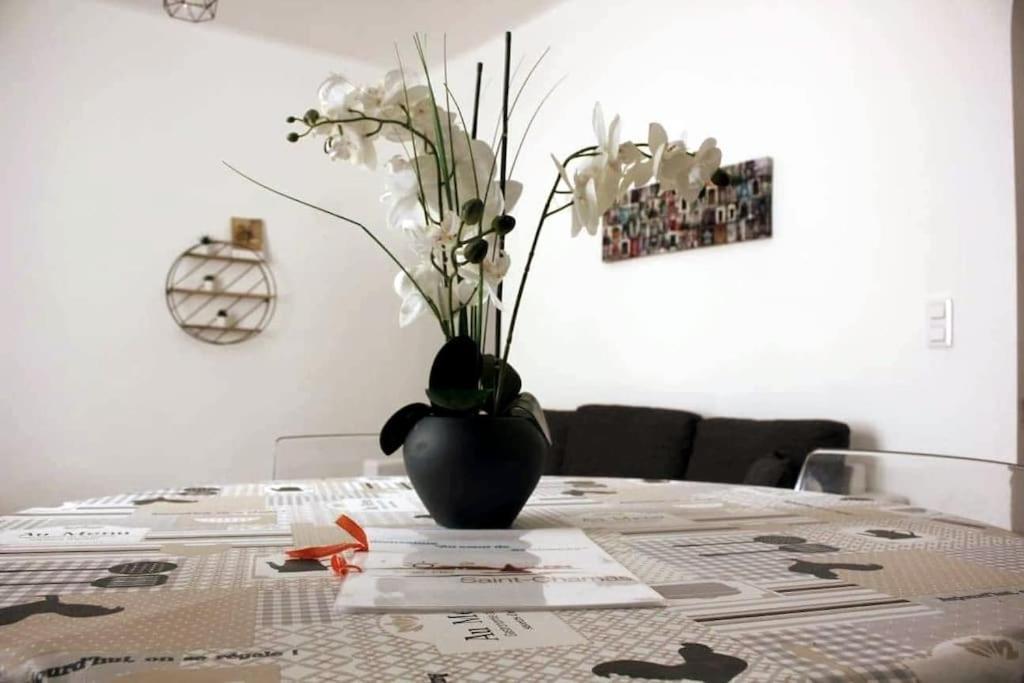 Au Coeur De Saint Chamas Apartment Luaran gambar